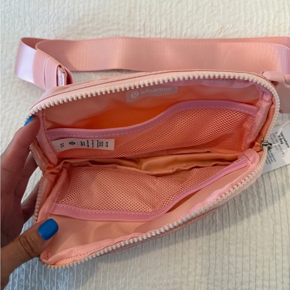 ** NWT ** Lululemon Everywhere Belt Bag in DECO PINK - Picture 5 of 6